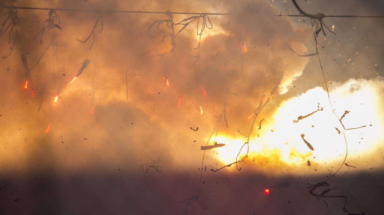 Fotos: Así ha sido la mascletà del 9 de marzo: las mejores imágenes del disparo de la Alpujarreña