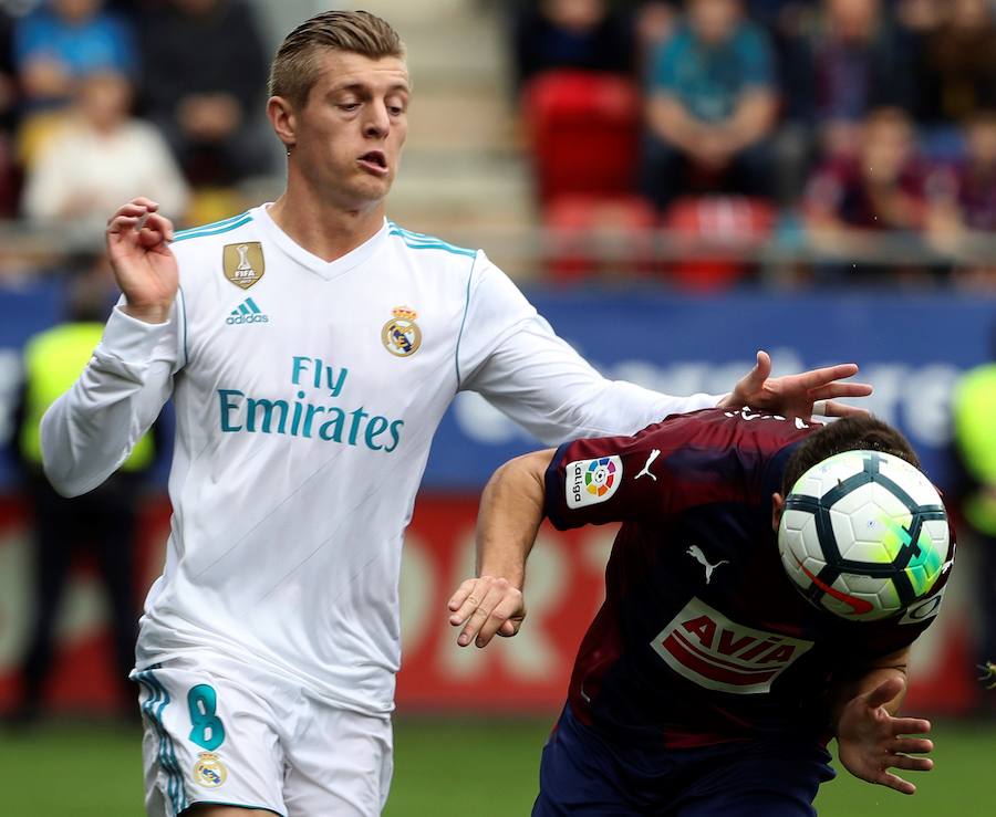 El Real Madrid consigue una sufrida victoria en Eibar de la mano de un Cristiano Ronaldo que con dos goles confirma su buen estado de forma.