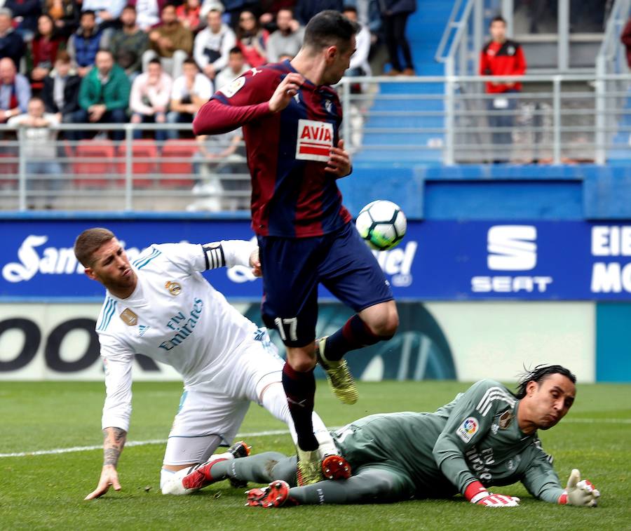 El Real Madrid consigue una sufrida victoria en Eibar de la mano de un Cristiano Ronaldo que con dos goles confirma su buen estado de forma.