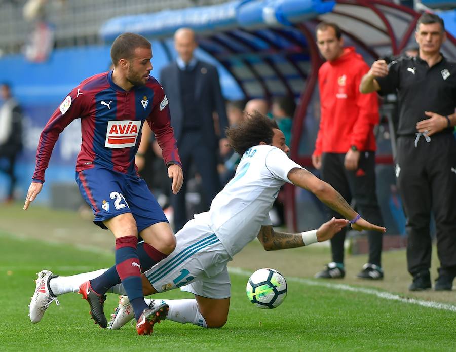 El Real Madrid consigue una sufrida victoria en Eibar de la mano de un Cristiano Ronaldo que con dos goles confirma su buen estado de forma.