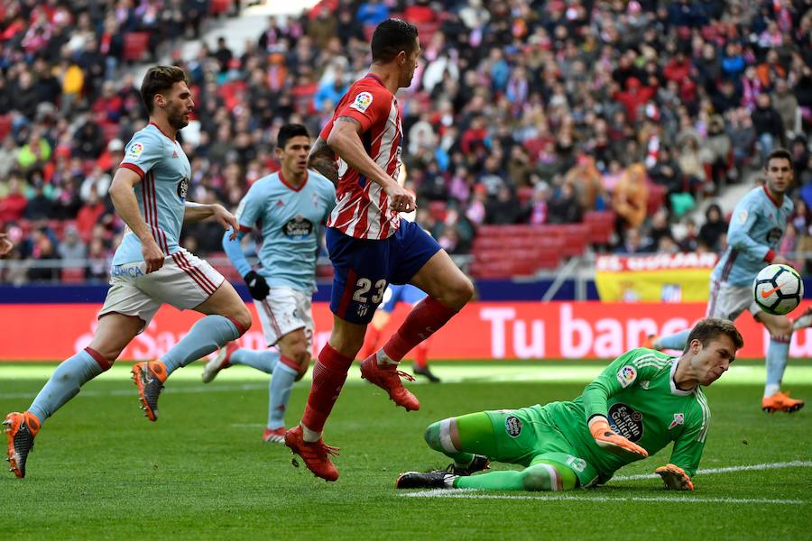 Los tantos de Griezmann, Vitolo, que volvió a la titularidad, y Correa, dan la victoria al cuadro madrileño ante el equipo gallego. 