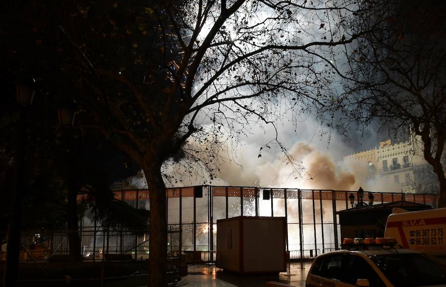 Fotos: Fotos de la mascletà nocturna del 10 de marzo