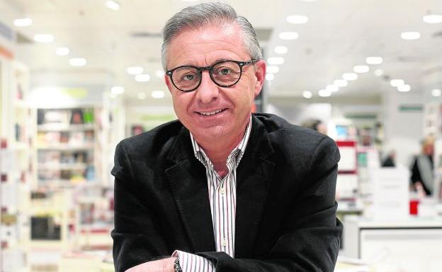 Ferran Garrido, durante su firma de libros en El Corte Inglés de Colón.