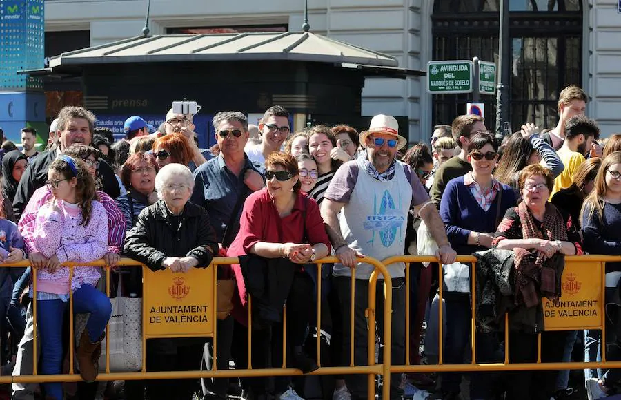 Fotos: Búscate en las mascletà del 13 de marzo a cargo de Pirotecnia Crespo de Alzira