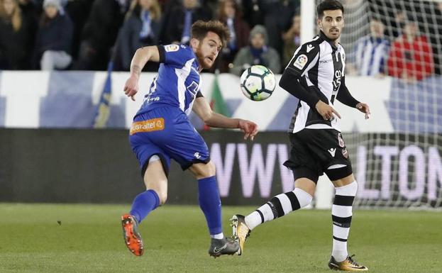 Chema Rodríguez durante el encuentro frente al Alavés.