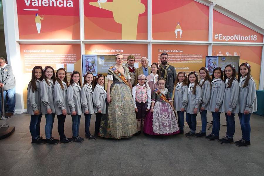 La Falla barrio Beteró consigue el ninot indultat infantil de las Fallas 2018. La escena muestra a Vicente Enguídanos, el último velluter y se ha salvado de la cremà gracias a los 12.631 votos recibidos durante la Exposición del Ninot.