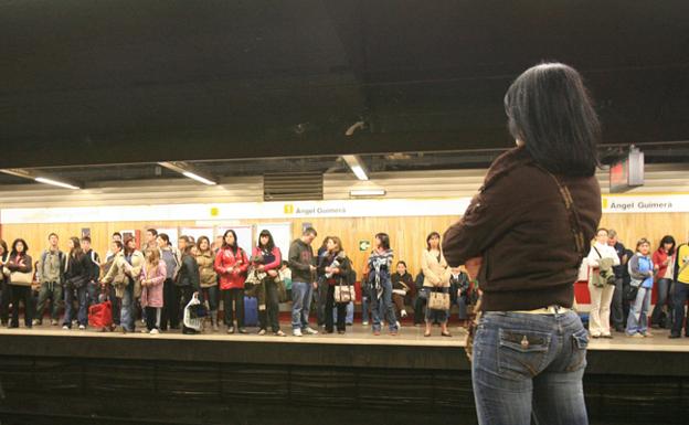 La estación de metro de Ángel Guimerá, en la que se produjo el robo con violencia. 