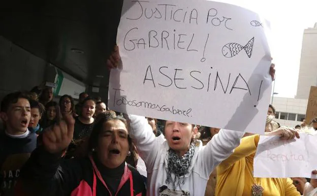 Protestas ante los juzgados de Almería contra Ana Julia. 
