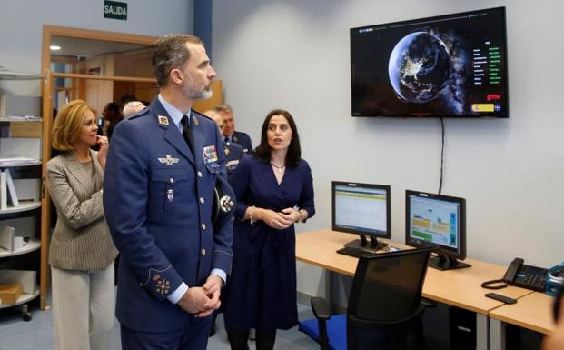 Felipe VI, durante su visita al Instituto Nacional de Técnica Aeroespacial (INTA).