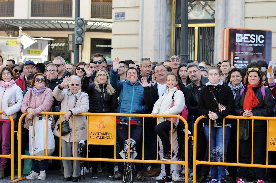 Pirotecnia Aitana de Bélgida ofrece un perfecto disparo en la plaza del Ayuntamiento marcado por un final apoteósico