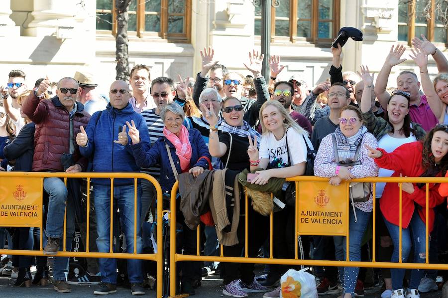 Pirotecnia Aitana de Bélgida ofrece un perfecto disparo en la plaza del Ayuntamiento marcado por un final apoteósico