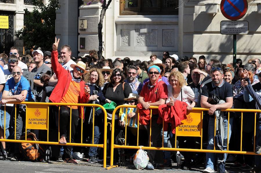 Pirotecnia Aitana de Bélgida ofrece un perfecto disparo en la plaza del Ayuntamiento marcado por un final apoteósico