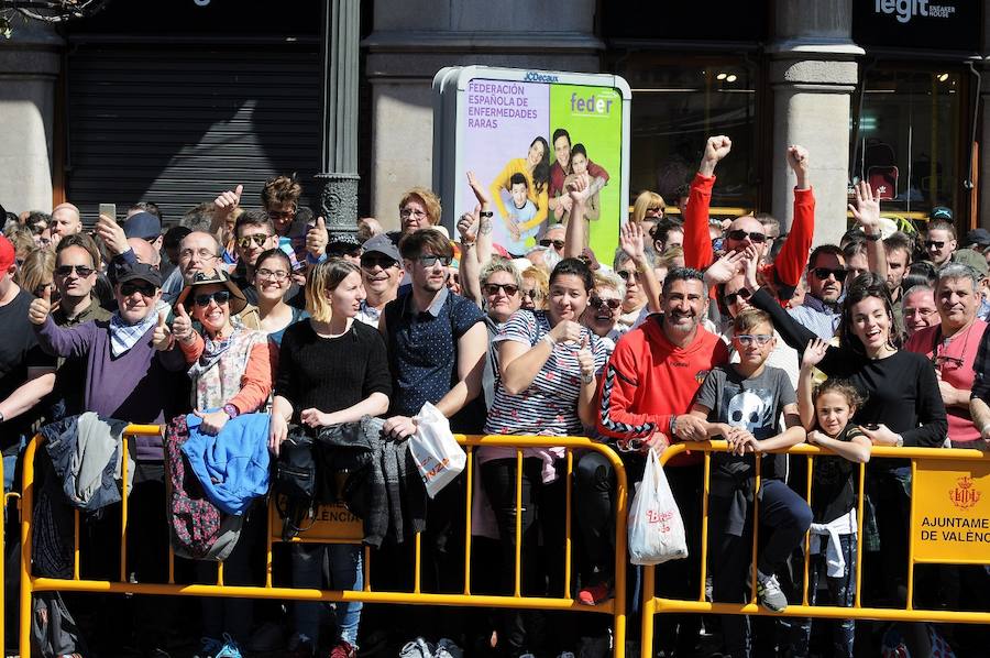 Pirotecnia Aitana de Bélgida ofrece un perfecto disparo en la plaza del Ayuntamiento marcado por un final apoteósico