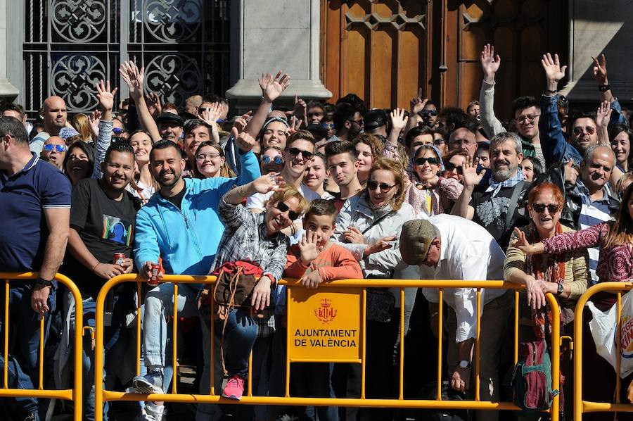 Pirotecnia Aitana de Bélgida ofrece un perfecto disparo en la plaza del Ayuntamiento marcado por un final apoteósico