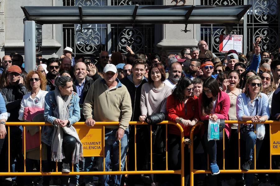 Pirotecnia Aitana de Bélgida ofrece un perfecto disparo en la plaza del Ayuntamiento marcado por un final apoteósico