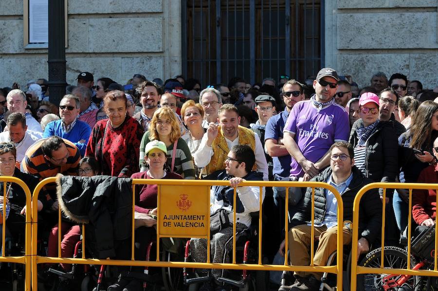 Pirotecnia Aitana de Bélgida ofrece un perfecto disparo en la plaza del Ayuntamiento marcado por un final apoteósico