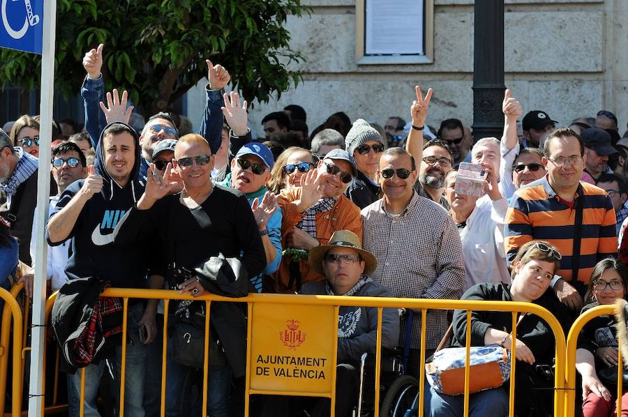 Pirotecnia Aitana de Bélgida ofrece un perfecto disparo en la plaza del Ayuntamiento marcado por un final apoteósico