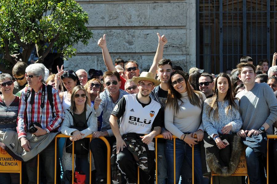 Pirotecnia Aitana de Bélgida ofrece un perfecto disparo en la plaza del Ayuntamiento marcado por un final apoteósico