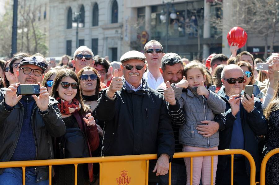 Pirotecnia Aitana de Bélgida ofrece un perfecto disparo en la plaza del Ayuntamiento marcado por un final apoteósico