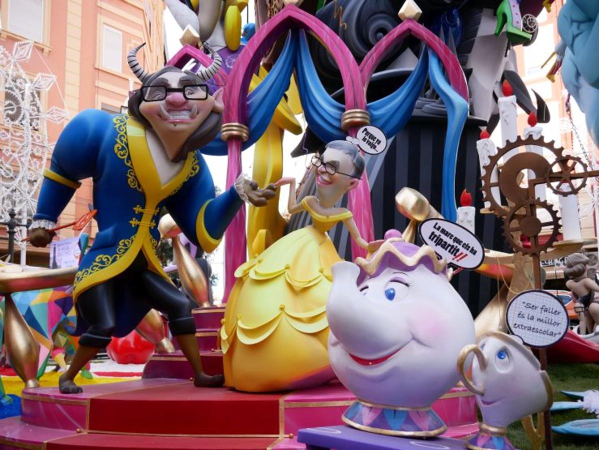 Mónica Oltra en la Falla Almirante-Cadarso.