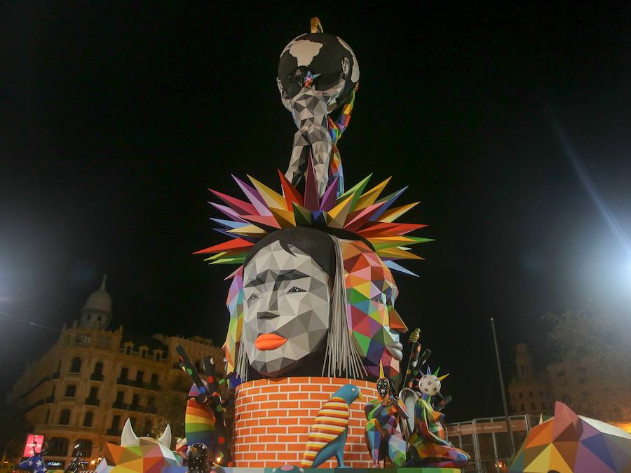 Falla municipal. Artistas: Latorre y Sanz. Diseñador: Okuda. Lema: Equilibrio universal.