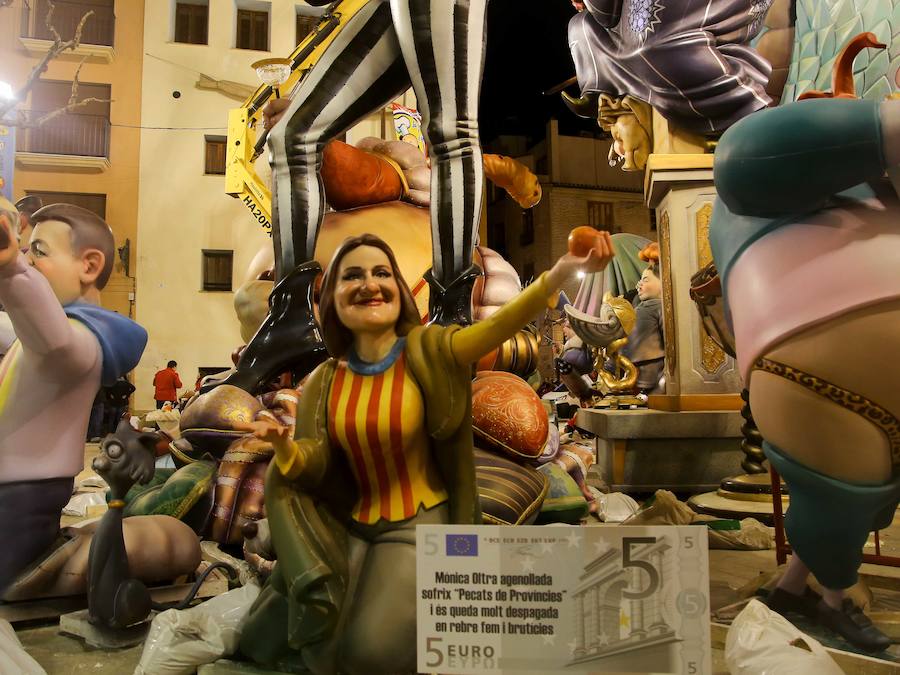 Falla Plaza del Pilar. Artista: Paco Torres. Lema: En el pecat va la penitència!.