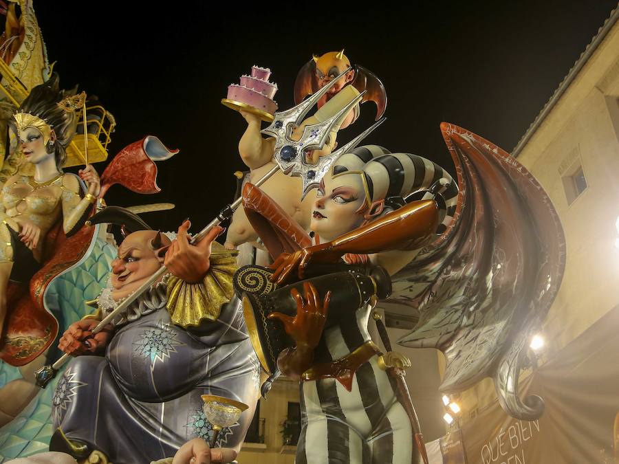 Falla Plaza del Pilar. Artista: Paco Torres. Lema: En el pecat va la penitència!.