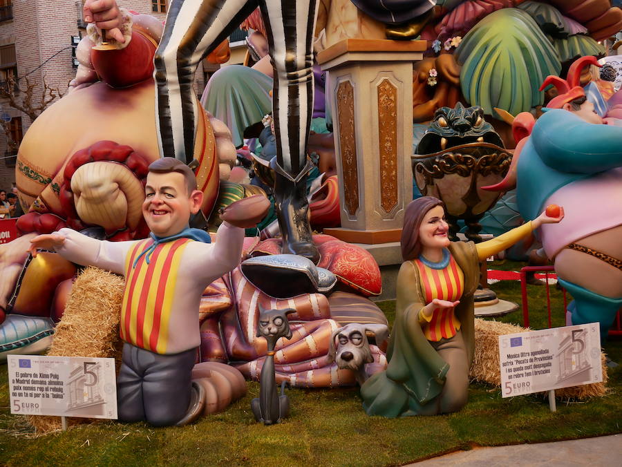 Ximo Puig y Mónica Oltra en la Falla Plaza del Pilar. 