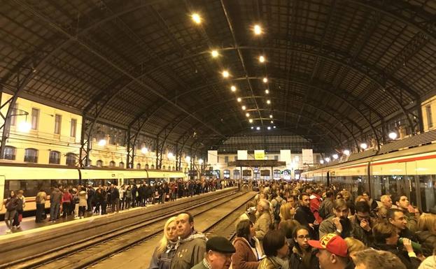 Estación del Norte saturada, en la tarde de este sábado.