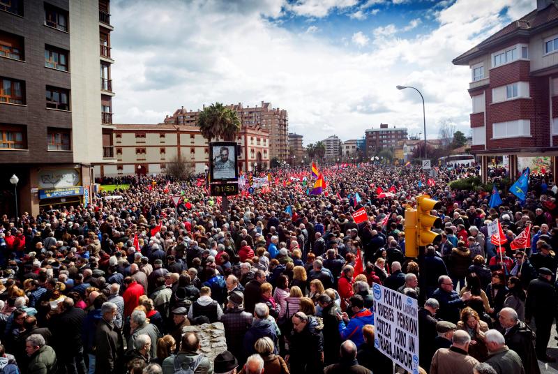 Madrid, Barcelona, Bilbao, San Sebastián, Vigo... protestan en las calles por el insuficiente alza del 0,25% y piden que estas ayudas se revaloricen en función del IPC