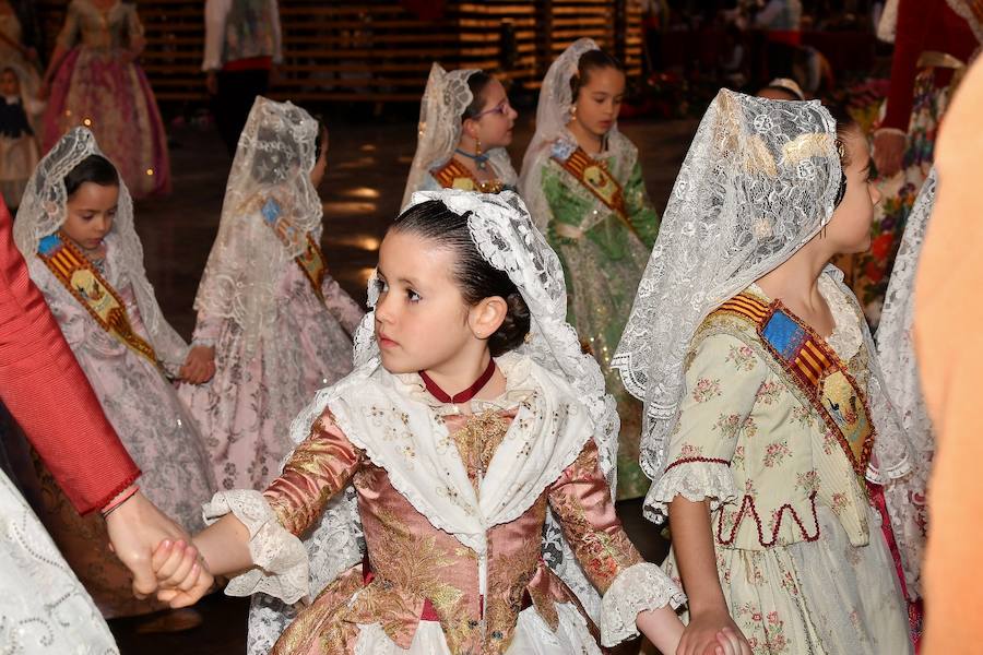 Fotos: Rostros conocidos en el primer día de Ofrenda de las Fallas 2018