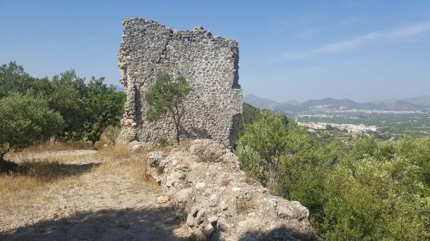 Torre del Homenaje del Castell del Rebollet de La Font, dentro del tramo que se va a expropiar. 