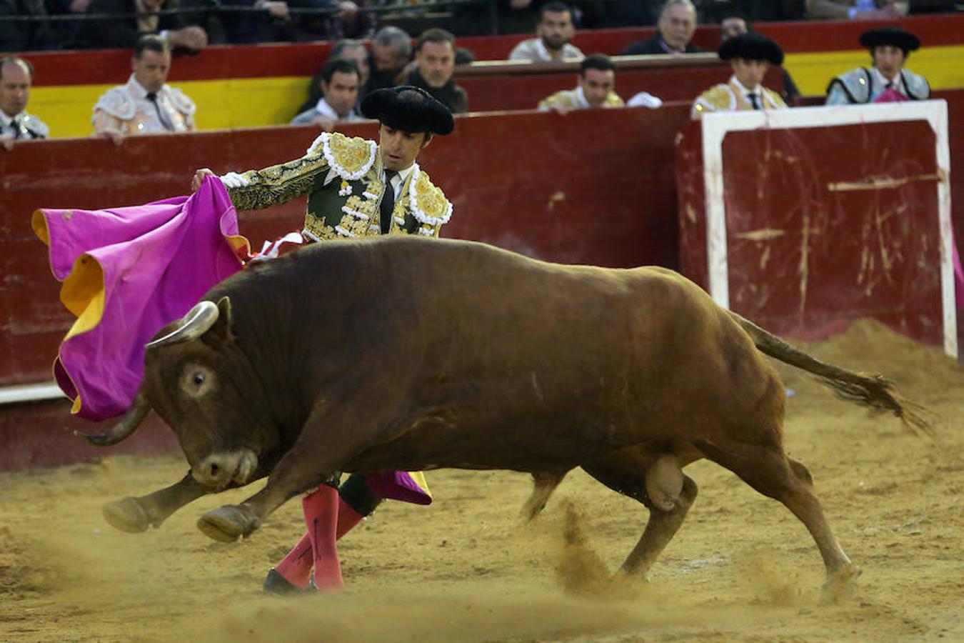 Fotos: Enrique Ponce y López Simón, salen a hombros de la plaza de Toros de Valencia en las Fallas 2018