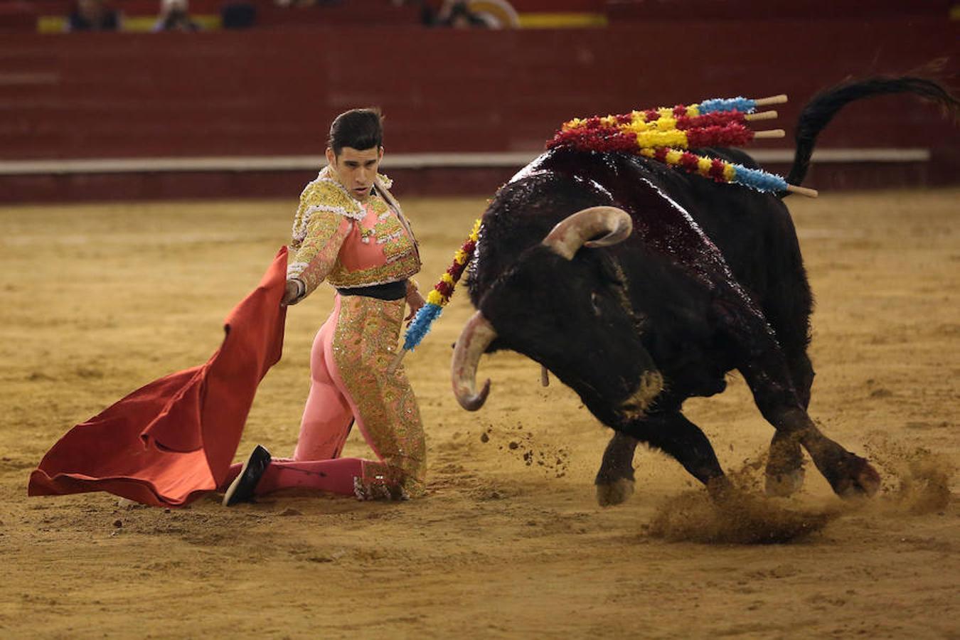 Fotos: Enrique Ponce y López Simón, salen a hombros de la plaza de Toros de Valencia en las Fallas 2018