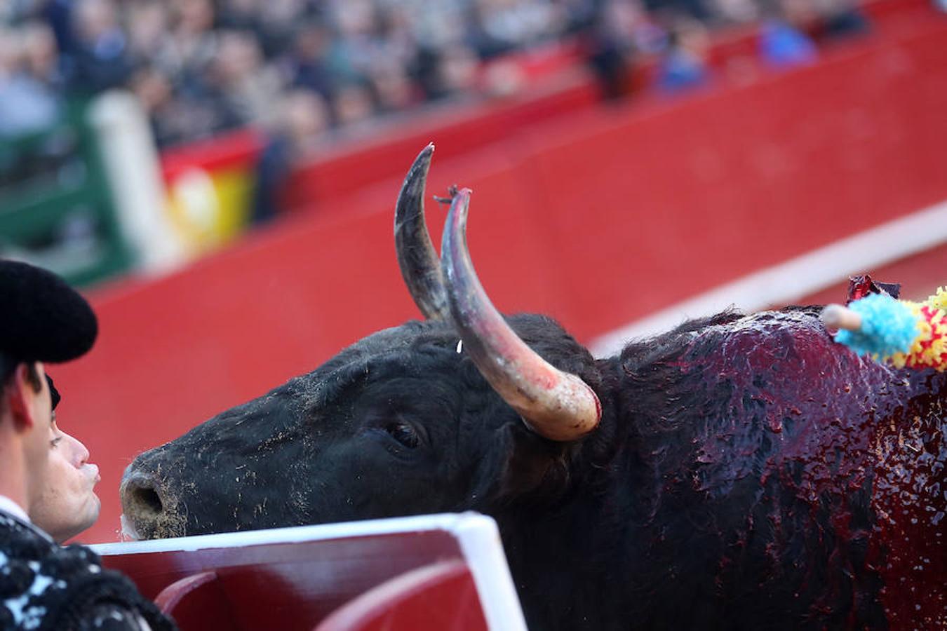 Fotos: Enrique Ponce y López Simón, salen a hombros de la plaza de Toros de Valencia en las Fallas 2018