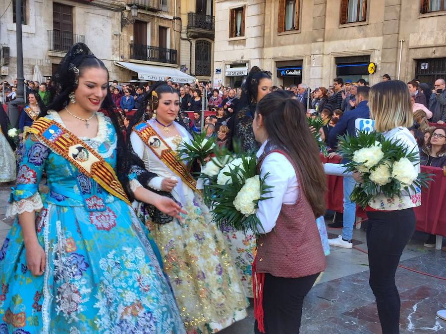 Fotos: Segundo día de la Ofrenda de flores a la Virgen de los Desamparados