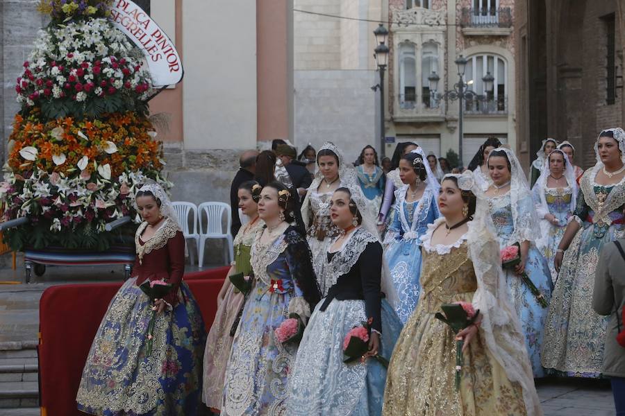 Fotos: Segundo día de la Ofrenda de flores a la Virgen de los Desamparados