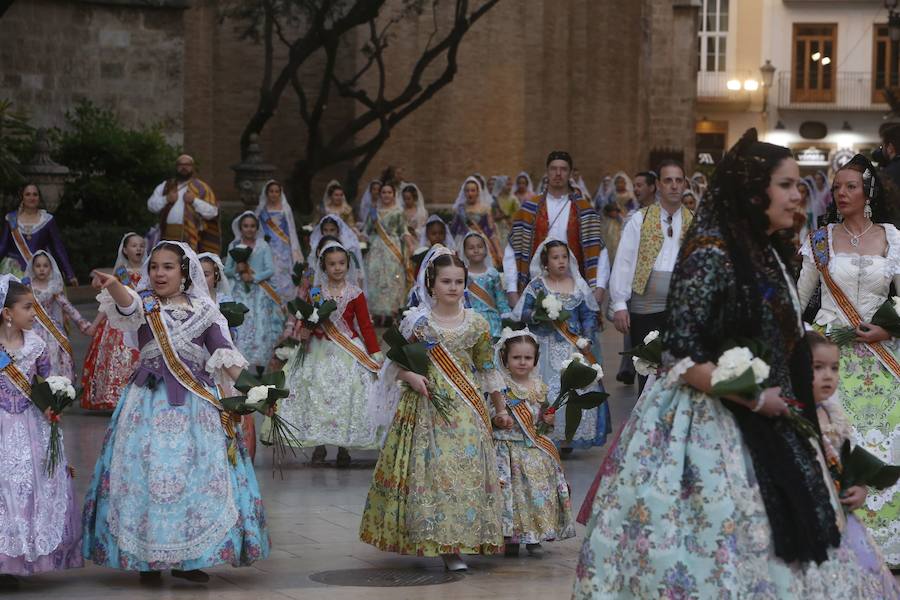 Fotos: Segundo día de la Ofrenda de flores a la Virgen de los Desamparados