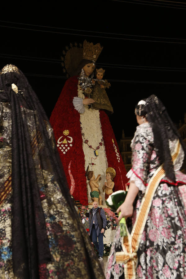 Fotos: Segundo día de la Ofrenda de flores a la Virgen de los Desamparados