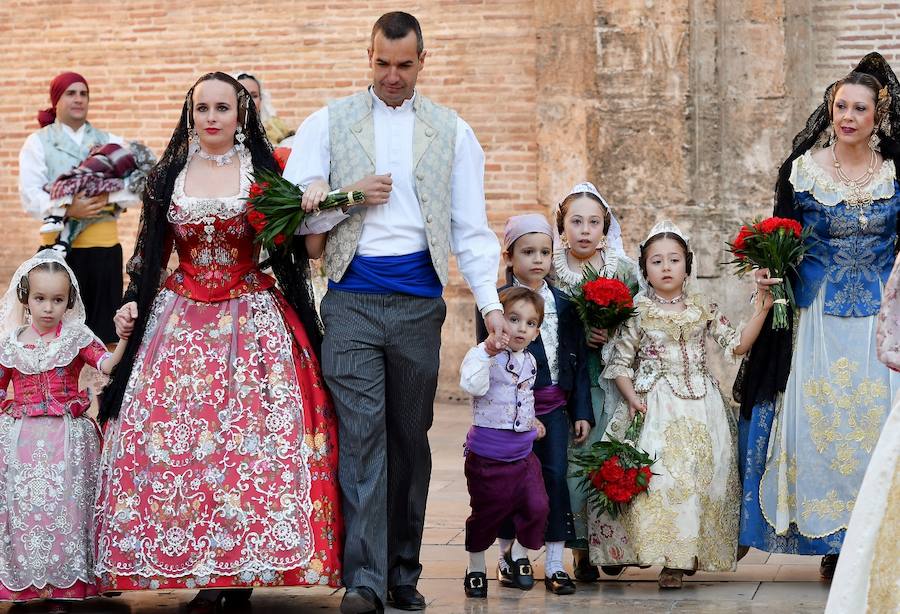 Fotos: Los rostros de la segunda jornada de la Ofrenda de flores a la Virgen de los Desamparados