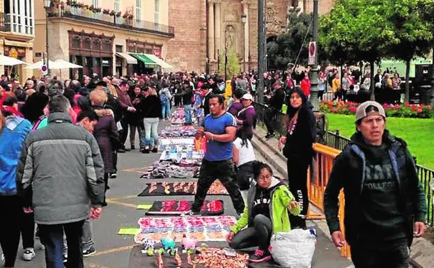 Manterios en la plaza de la Reina. 