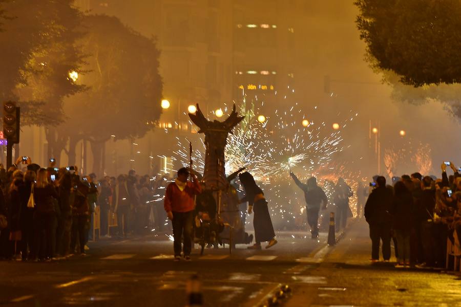 Fotos: Así ha sido la Cavalcada del Foc de las Fallas 2018