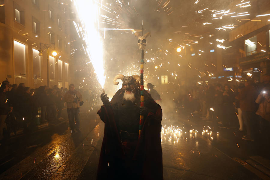 Fotos: Así ha sido la Cavalcada del Foc de las Fallas 2018