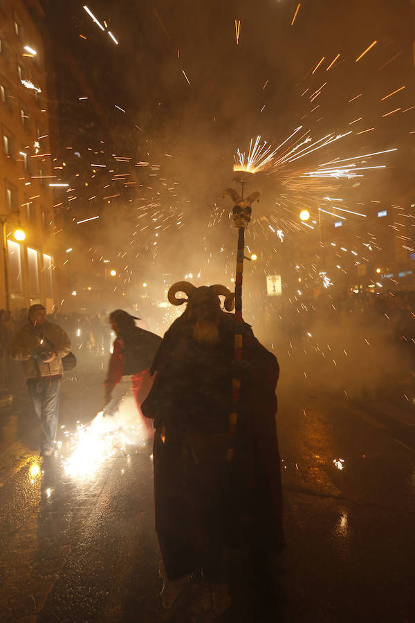 Fotos: Así ha sido la Cavalcada del Foc de las Fallas 2018