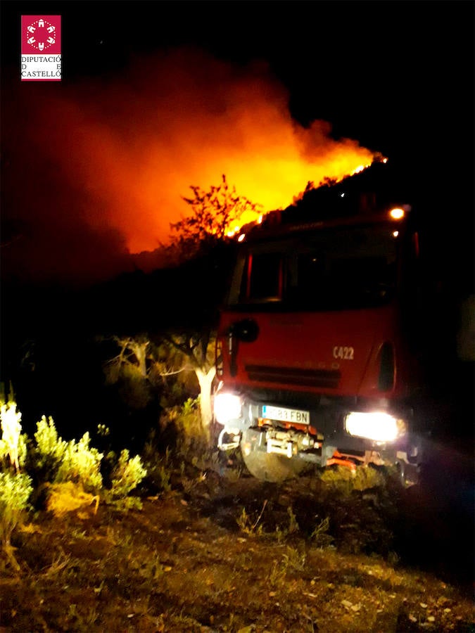 Fotos: Incendio forestal en el Collado de Arenoso de Montán (Castellón)