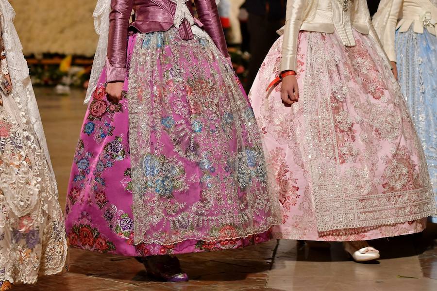 Fotos: Los rostros de la segunda jornada de la Ofrenda de flores a la Virgen de los Desamparados