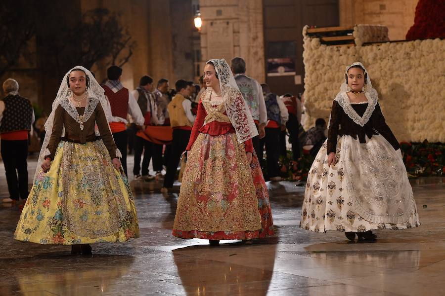 Fotos: Los rostros de la segunda jornada de la Ofrenda de flores a la Virgen de los Desamparados