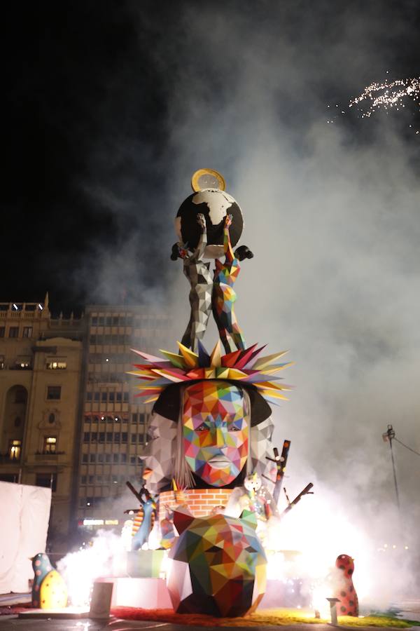 Fotos: Así ha sido la cremà de la falla municipal 2018