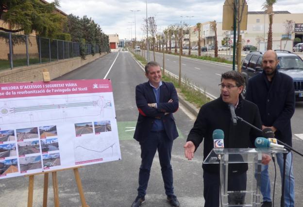 Momento de la visita a las obras de la Avenida del Textil. 