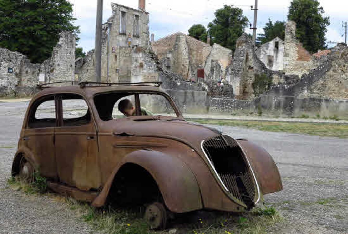 Ouradour-sur-Glane, Francia | la ciudad fue objeto de una brutal masacre por parte de los nazis en 1944. El pueblo se ha dejado intacto como recuerdo y se construyó uno nuevo a su lado.